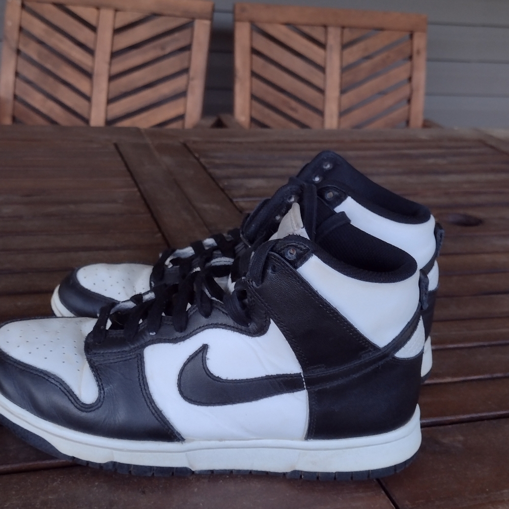 Panda Dunks Size 8.5